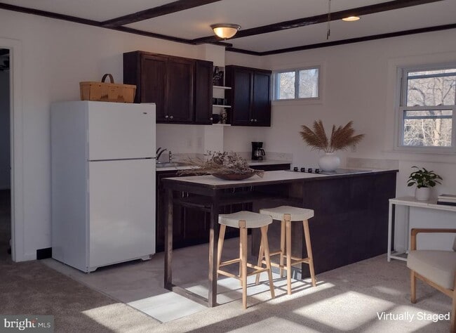 Building Photo - 131 N Main St