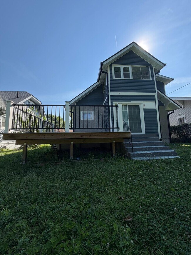 Building Photo - 3526 Evergreen Ave