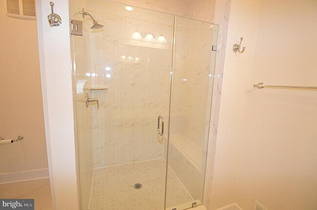Building Photo - 44840 Tiverton Sq