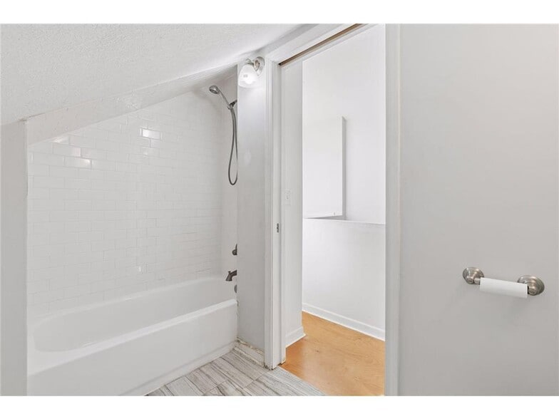 Building Photo - 949 Benhill Rd