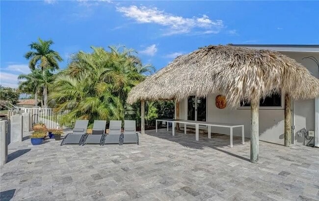 Building Photo - 2830 NE 55th St