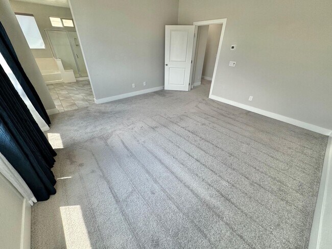 Building Photo - STUNNING 2 STORY HOME 3 BEDROOM/2.5 BATHROOM