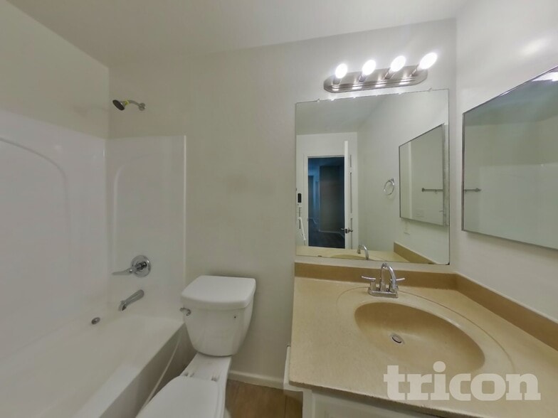 Building Photo - 1353 S Sabino Dr