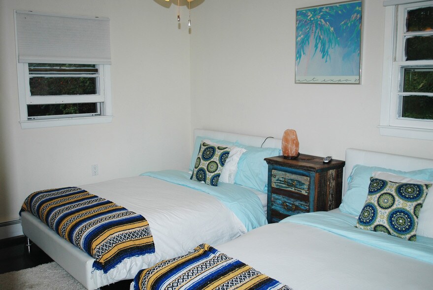 2 Double beds - 1520 Majors Path