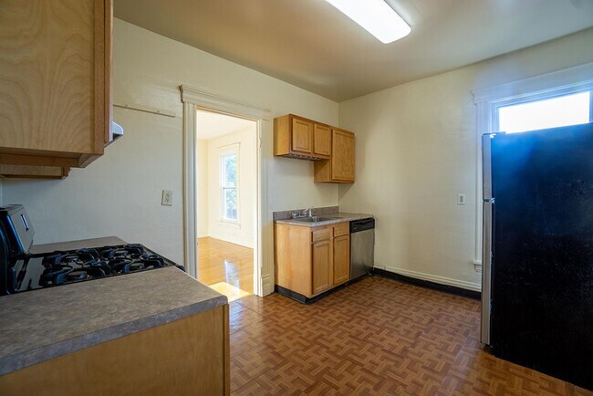 Building Photo - AVAILABLE 8/1/2026 - Second Floor Apartment