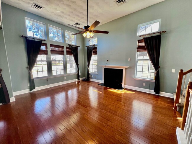 Building Photo - Stunning 4-bedroom, 3.5-bath condo in Suffolk