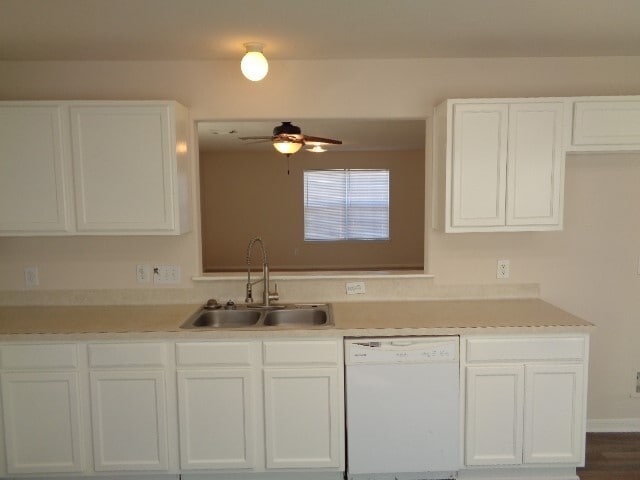 Building Photo - 6440 Mountain Pines Ln