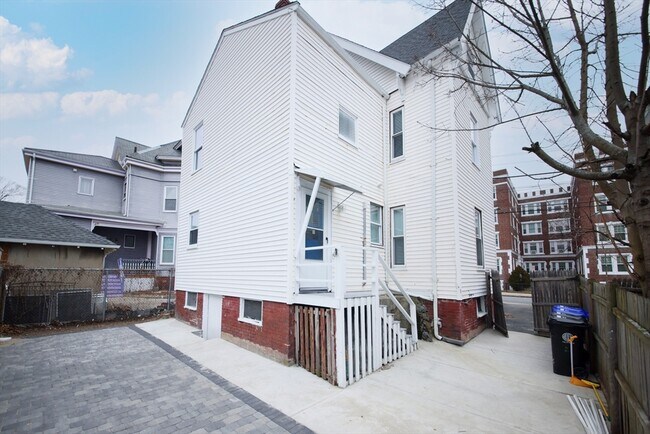 Building Photo - 96 Washington St