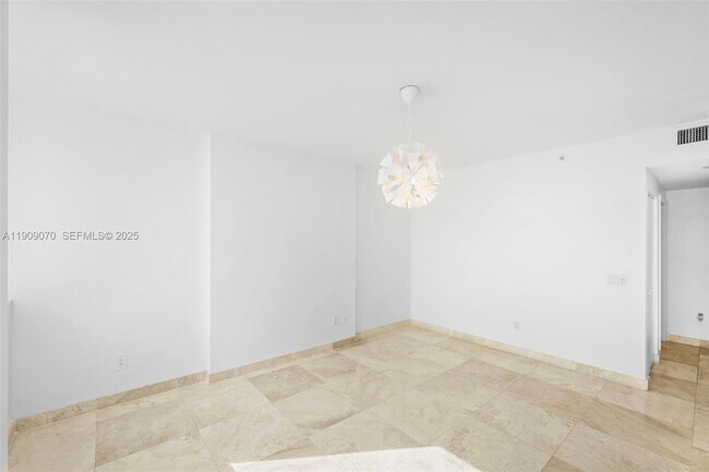 Building Photo - 4775 Collins Ave