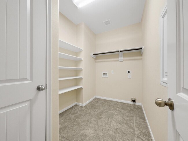 Building Photo - 9318 Turnbull Ln