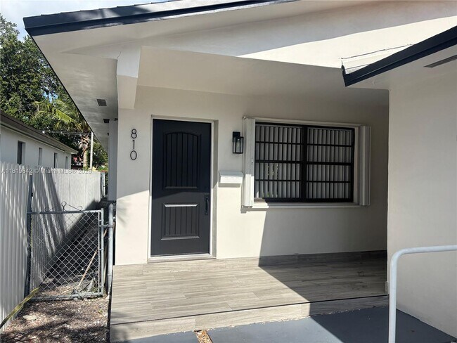 Building Photo - 810 NW 31st Ave