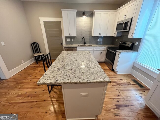 Building Photo - 14 Hazel St