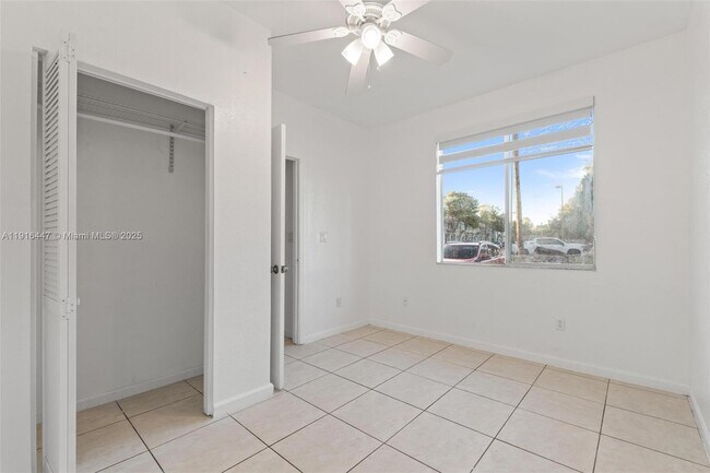 Building Photo - 1406 SE 26th Ct