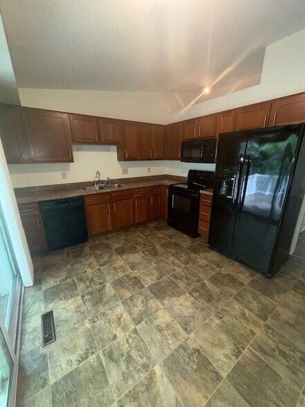 Kitchen - 3700 Westmark Cir