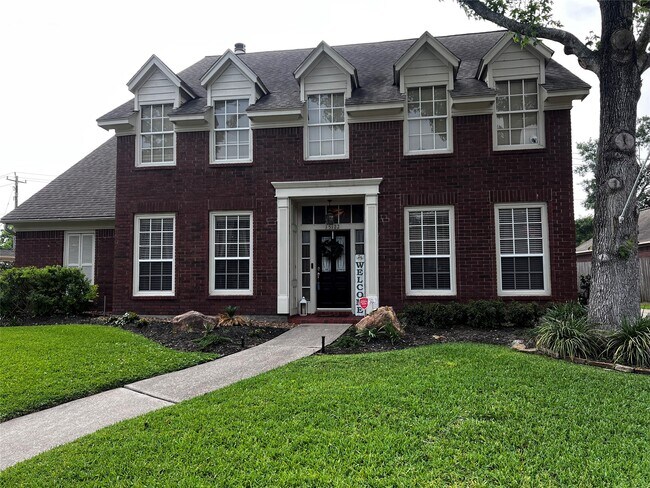 Building Photo - 15122 Greenleaf Ln