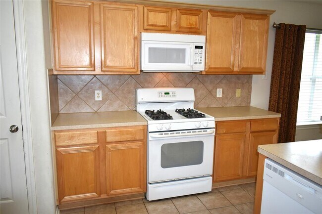 Building Photo - 18314 Manorcliff Ln