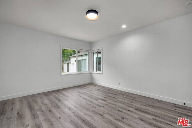 Building Photo - 10564 Ashton Ave