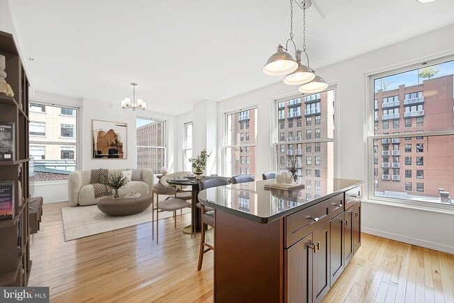Primary Photo - 675 E St NW