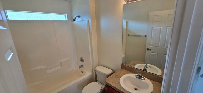 Building Photo - Single Family Home in Grandview