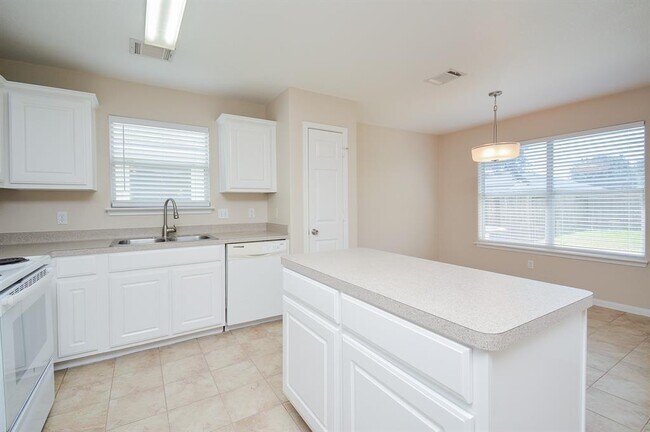 Building Photo - 29031 Rio Grande River Dr