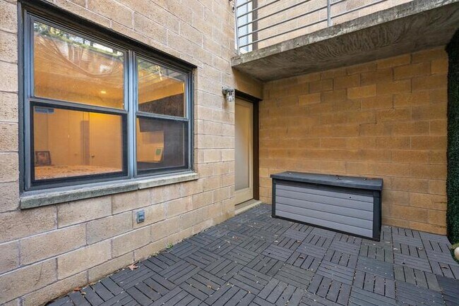 Building Photo - 1710 Summit Pl NW