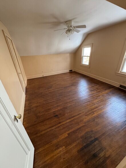 Building Photo - 110 1/2 Main St