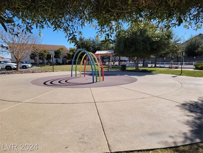 Building Photo - BOULDER RANCH – DUAL PRIMARY BEDROOMS!