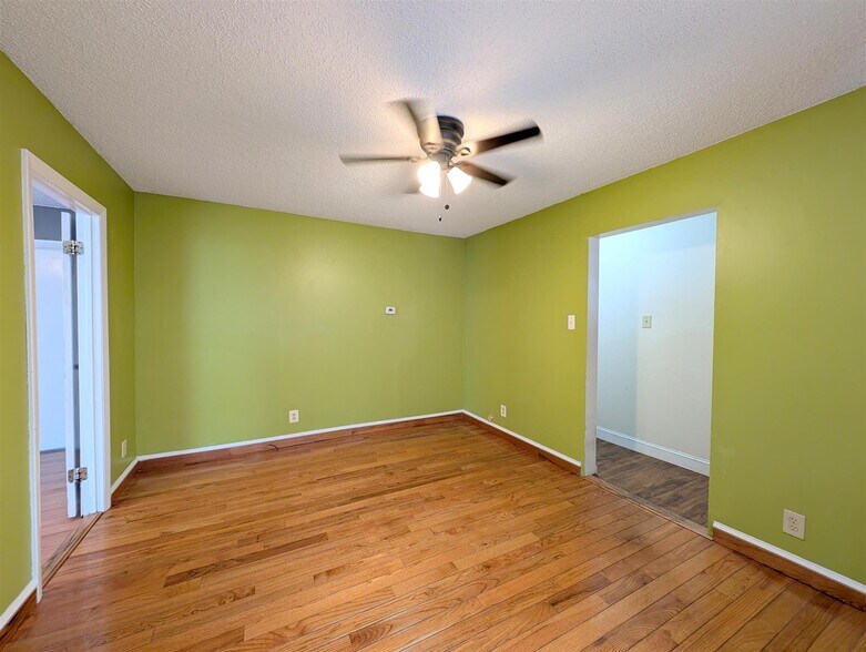 Building Photo - 9 Lowell Terrace