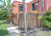 Building Photo - 3157 Gardens E Dr