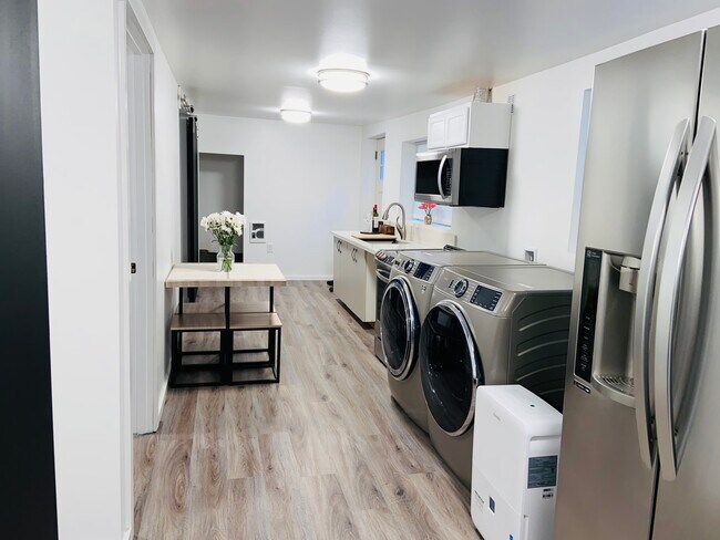 Building Photo - 2440 Wickstrom Pl SW