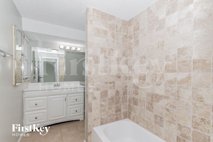 Building Photo - 11073 Steeding Horse Dr