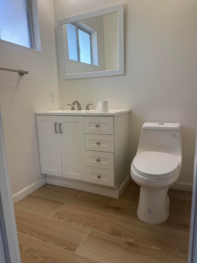 Building Photo - 43548 Virginia Ave