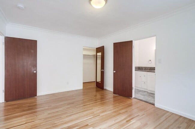 Building Photo - Charming 3 Bedroom Kensington Home