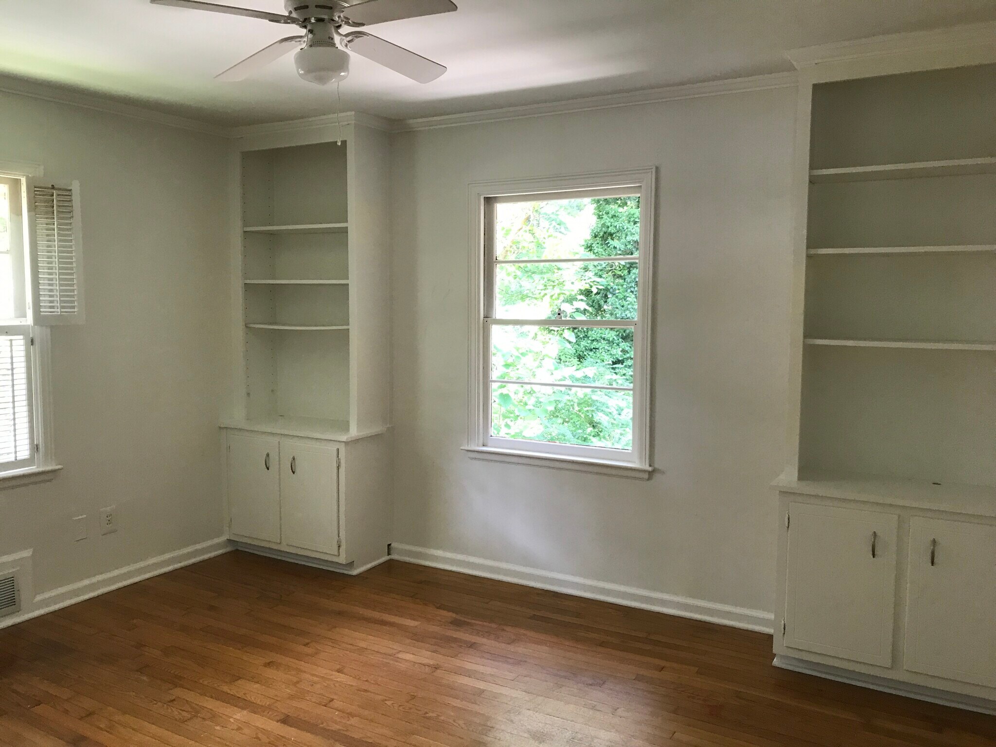 Building Photo - 633 Clairmont Cir