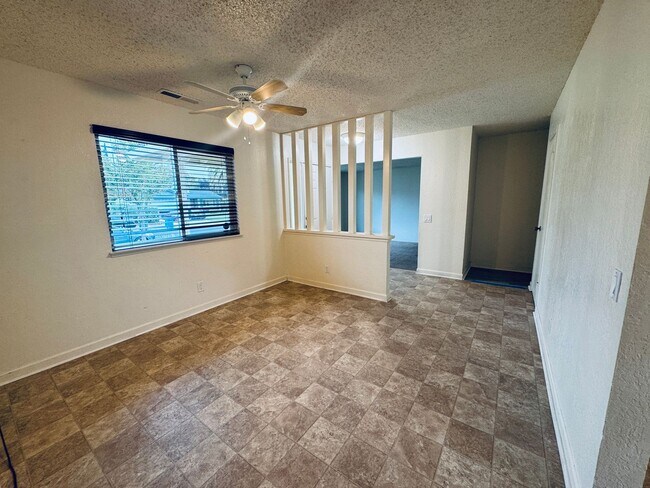 Building Photo - Beautiful Home in Great Neighborhood! Avai...