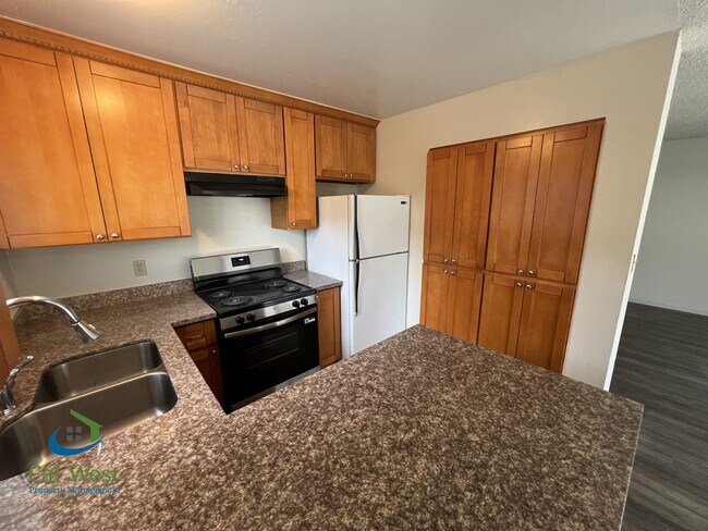 Building Photo - $2895 -  Downstairs 2 Bed 1.5 Bath-Updated Kitchen near Westgate Center