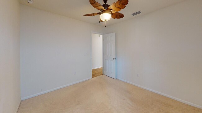 Building Photo - LOCATION! LOCATION! LOCATION!