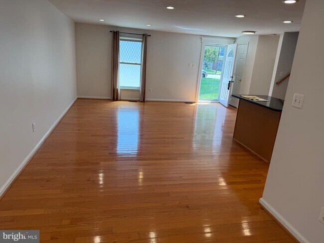 Building Photo - 7606 Fallswood Way