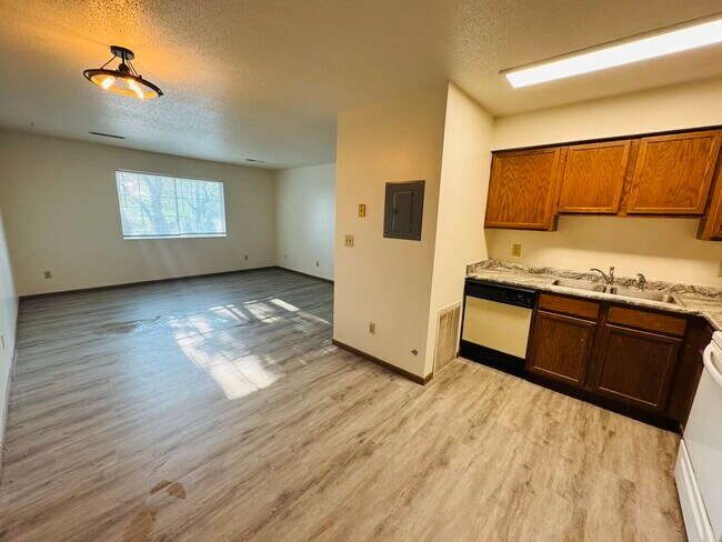 Building Photo - 156 Westside Dr