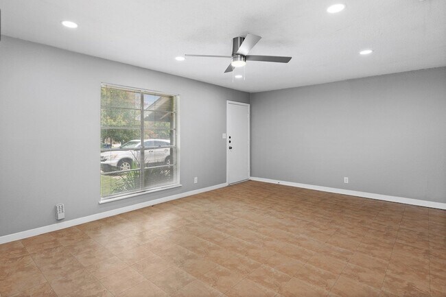 Building Photo - 2712 St Edwards Cir