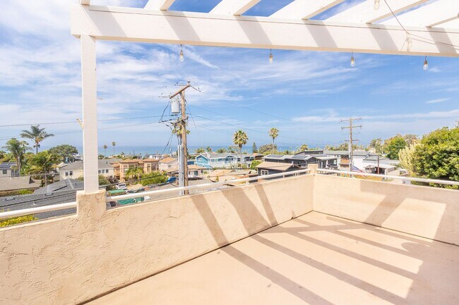 Building Photo - Beautiful 3Bed/2.5Bath Oceanview Home in C...