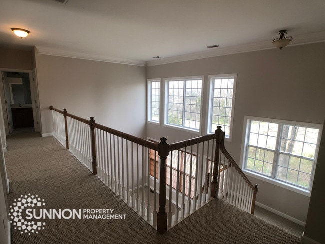 Building Photo - Gorgeous 4 BR 3 BA + Bonus in Winding Walk