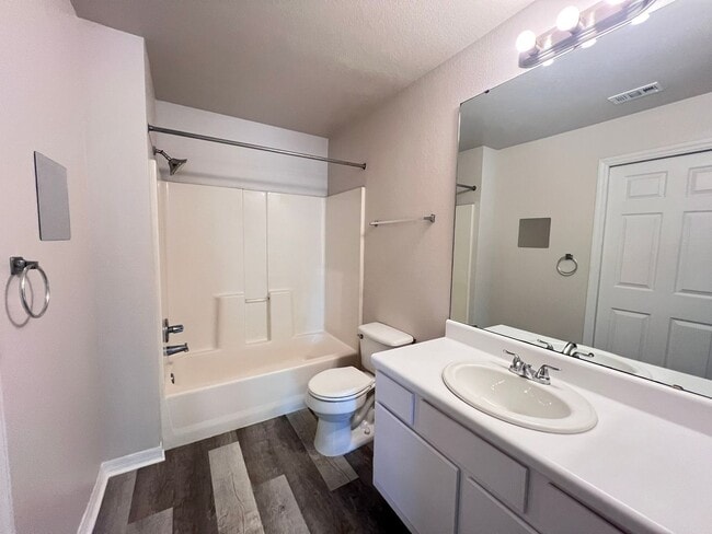 Building Photo - Awesome apartment at Cypress fairway!