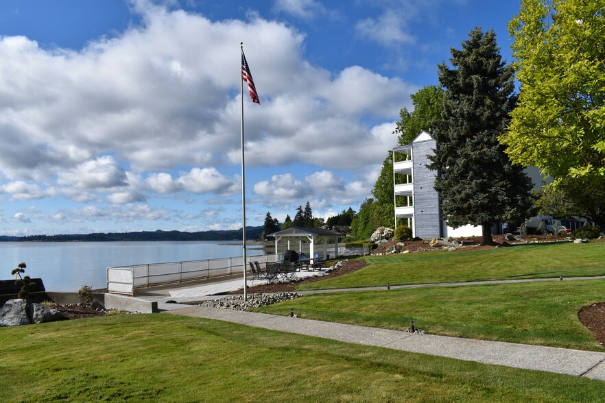 Building Photo - Silverdale Shores