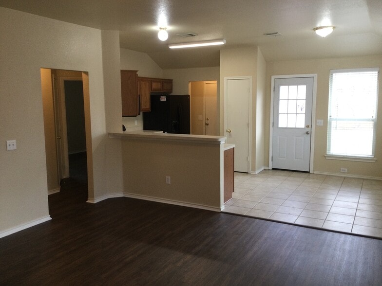 Building Photo - 702 Fleming St