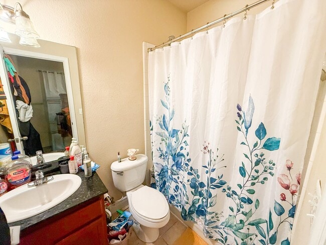 Building Photo - Chase Hollow #41