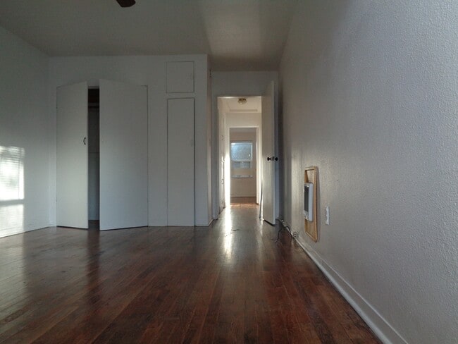 Building Photo - 2515-MHH2515 Laurel Ave NE