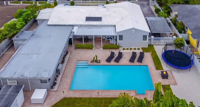 Building Photo - 1230 SW 22nd Terrace