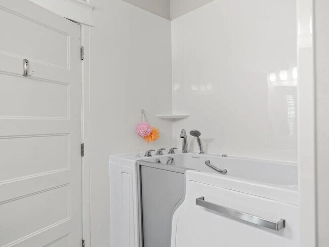 Building Photo - Gorgeous newer 2-Story, 4 bedroom Home in ...