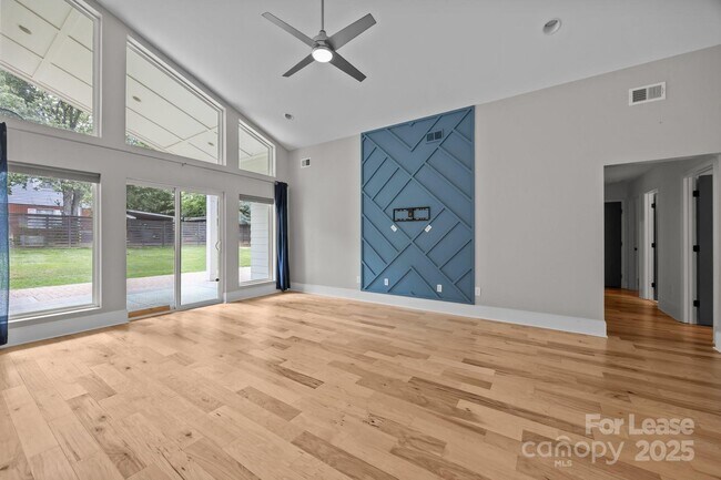 Building Photo - 1207 Lakedell Dr